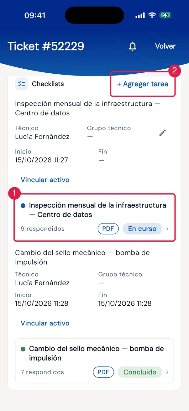 La tarjeta Checklists del ticket Inspección mensual de la infraestructura — octubre 2026: la inspección (En curso) y el cambio del sello (Concluido), cada una con el nombre completo de la plantilla y, debajo, N respondidos, PDF y el estado; arriba en la tarjeta, + Agregar tarea.