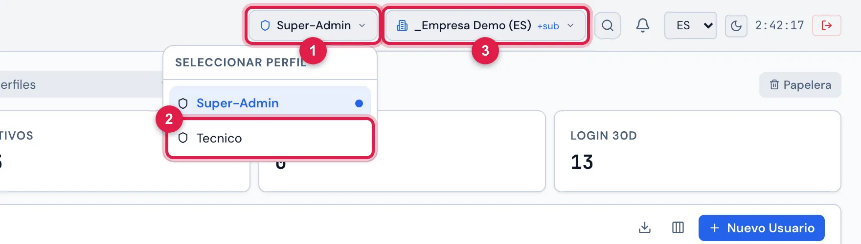 El encabezado de H2O web con el selector de perfil abierto (Seleccionar perfil): la usuaria tiene dos perfiles, Super-Admin (el activo, marcado con el punto) y Tecnico. Al lado, el selector de sitio.