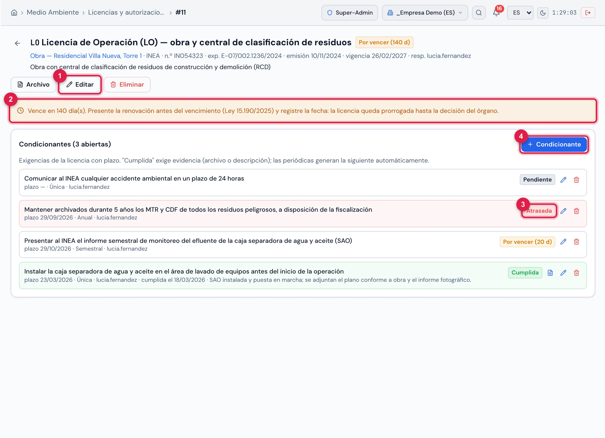 Ficha de la Licencia de Operación de la obra: encabezado con establecimiento, órgano, número, expediente, emisión, vigencia y responsable y la etiqueta Por vencer (140 d); los botones Archivo (abre el PDF de la licencia), Editar y Eliminar; el aviso automático "Vence en 140 día(s). Presente la renovación antes del vencimiento (Ley 15.190/2025) y registre la fecha…"; y las Condicionantes (3 abiertas) con plazo, periodicidad, responsable y situación — Pendiente (sin plazo), Atrasada con fondo rojo, Por vencer (20 d) y Cumplida con fondo verde y el ícono de la evidencia adjunta.