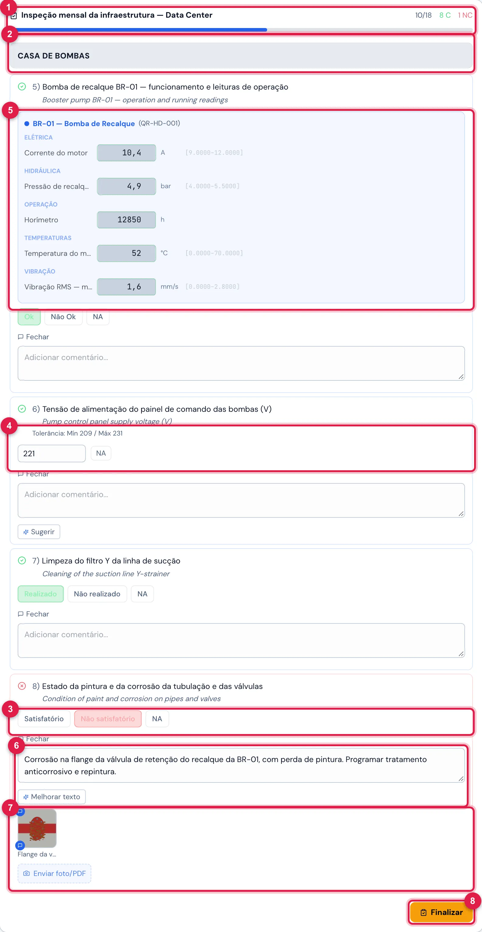 O checklist Inspeção mensal da infraestrutura — Data Center no chamado de outubro, pela metade: o progresso, a seção Casa de bombas, itens respondidos, o Não satisfatório da corrosão (vermelho) com foto e comentário, e a tensão do painel (Numérico, 221 V) com a tolerância.