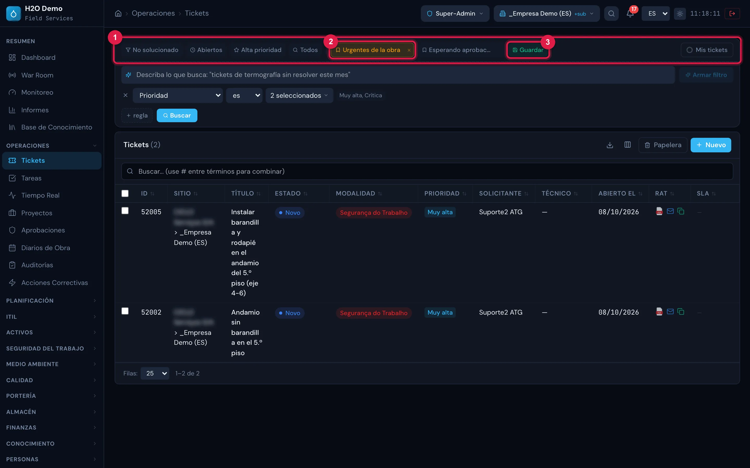 Lista de Tickets con dos filtros guardados: los atajos predefinidos (No solucionado, Abiertos, Alta prioridad, Todos), los filtros guardados Urgentes de la obra (aplicado, con la X visible al pasar el mouse) y Esperando aprobación, y el botón verde Guardar.