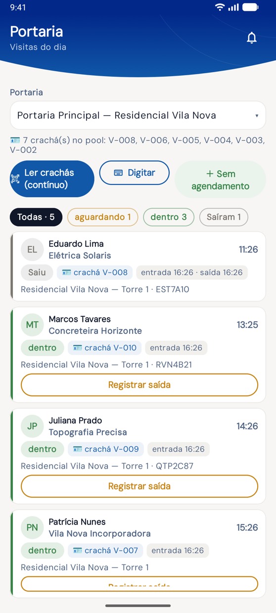App H2O: A portaria lê crachás em sequência, registra entrada sem agendamento e marca a saída com um toque.