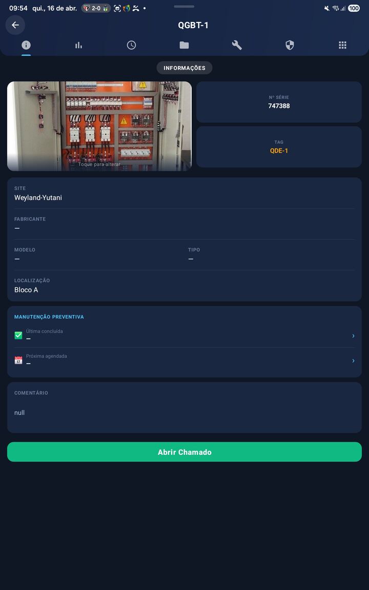 Detalhe de ativo com histórico de manutenção no H2O Field Service — versão mobile