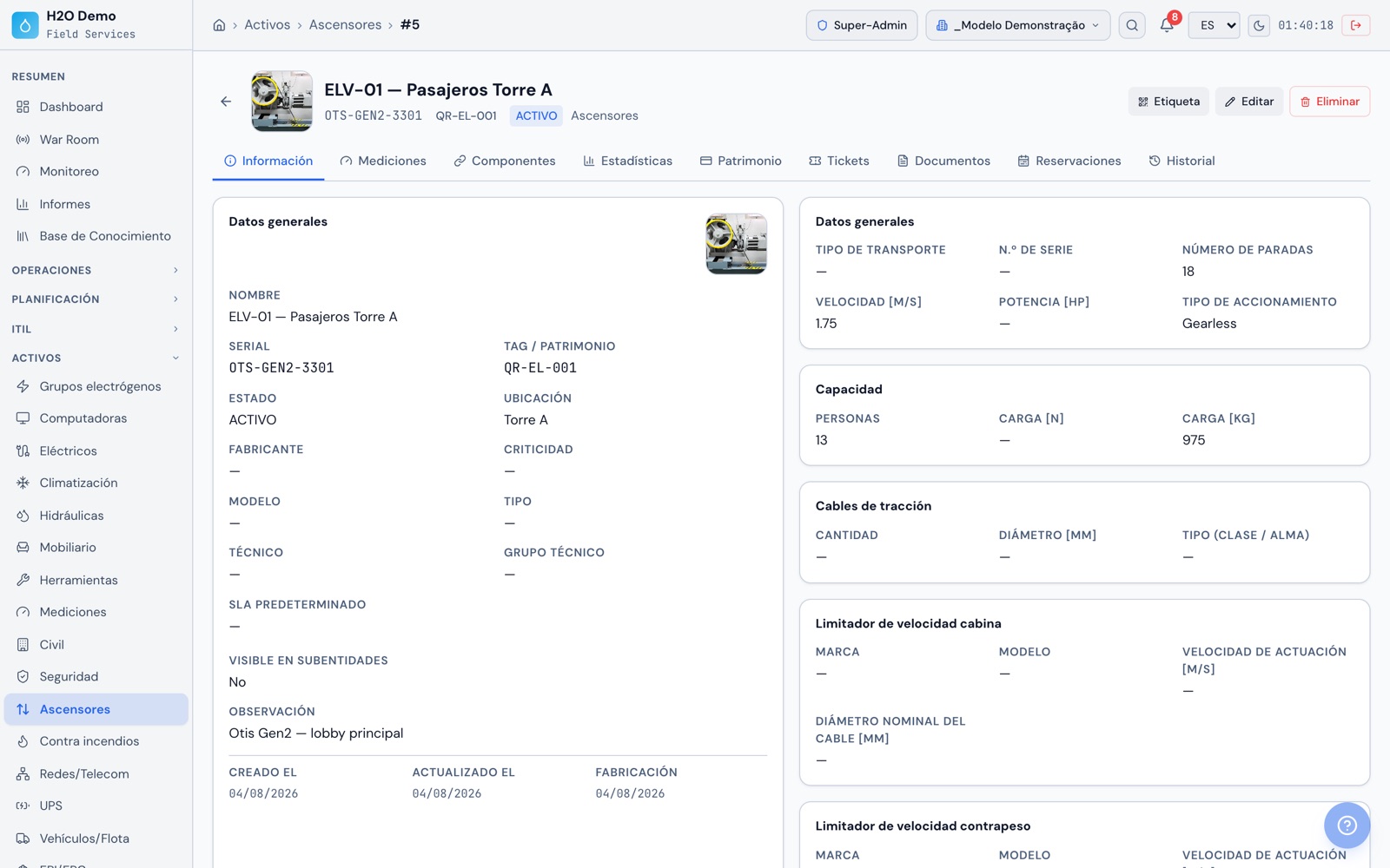 H2O web: la ficha del elevador principal ELV-01, con número de paradas, velocidad, tipo de accionamiento y capacidad de personas y de carga.